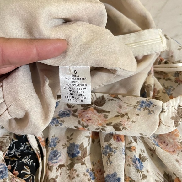 Dress Forum Floral boho top size Small preowned - Picture 7 of 9